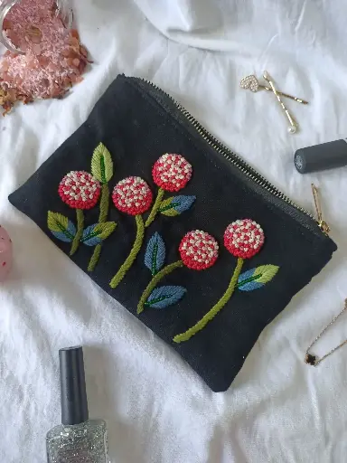 Small Essential Pouch Black